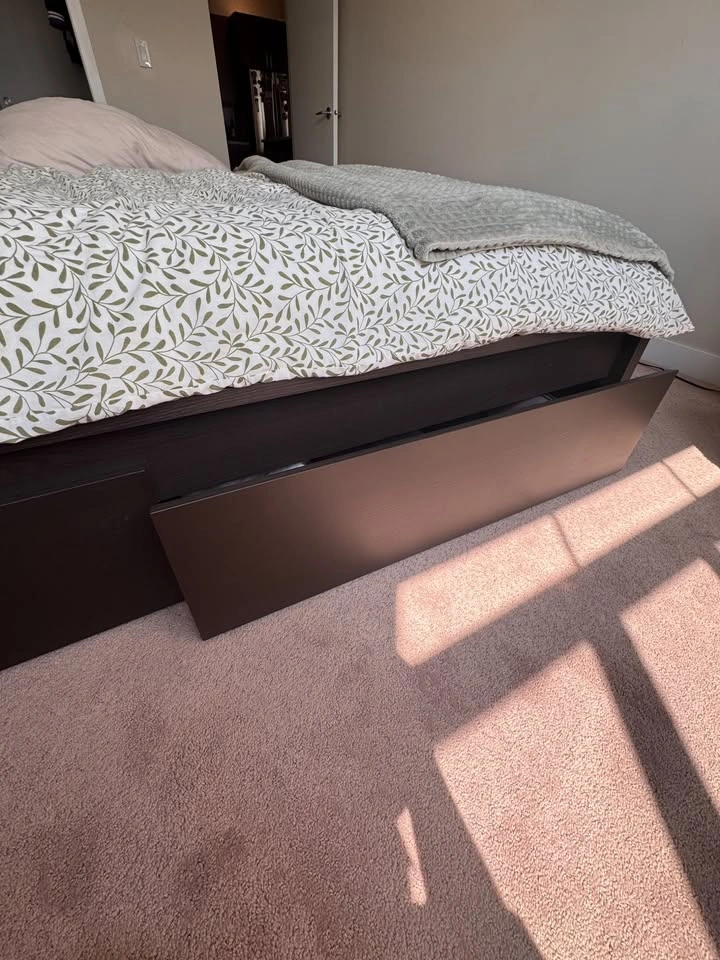King Storage Bed Frame (4 Drawers) + King Mattress - photo 3