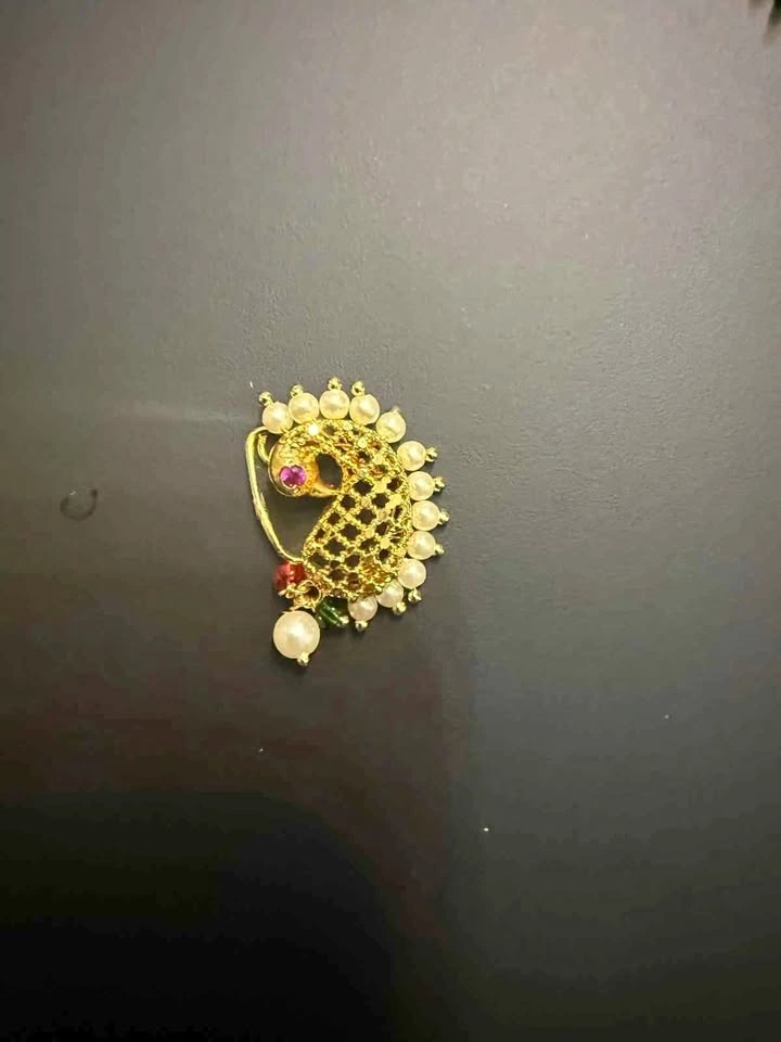 Silver Marathi nath, nose pin