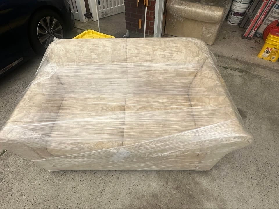 Traditional Damask Pattern Loveseat - photo 3
