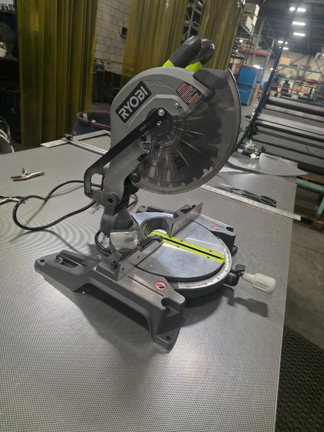RYOBI TS1346 10" Compound Miter Saw – Excellent Condition