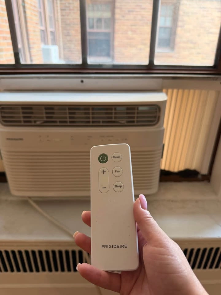 2 CHEAP AC UNITS - photo 2