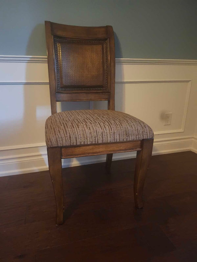 brown and cushioned wooden dining chair