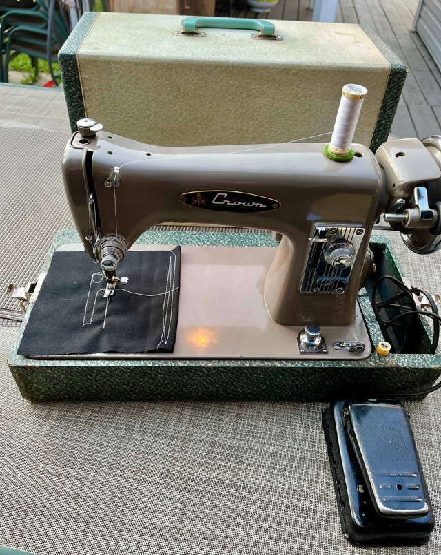 Crown Sewing Machine - photo 2