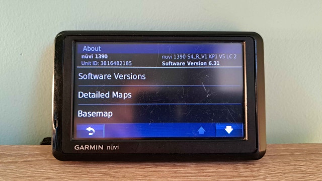 Updated Garmin Nuvi 1390 GPS Navigator - photo 2