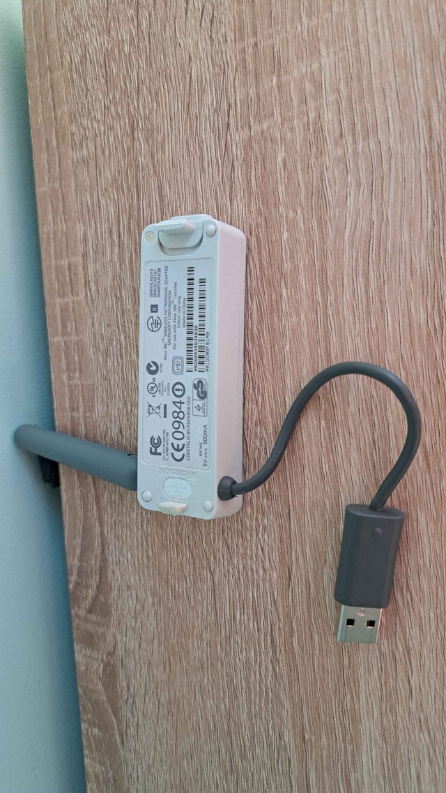 Xbox 360 Wireless Networking Adapter - photo 2