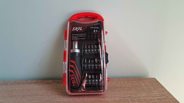 New SKIL Ratcheting Screwdriver Set w/bits