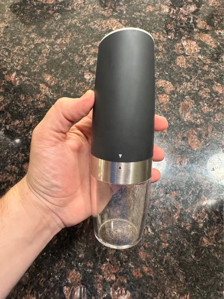 Salt and Pepper Electric Grinders - photo 4