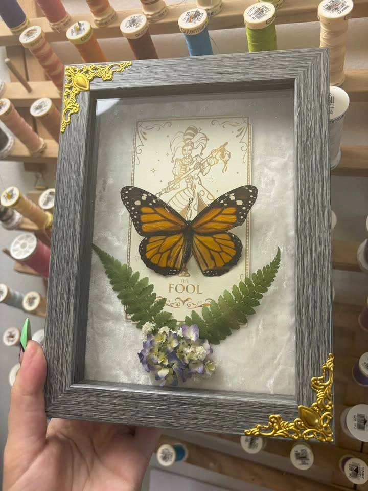 Monarch Butterfly Frame with Tarot card and Dried flowers - photo 2