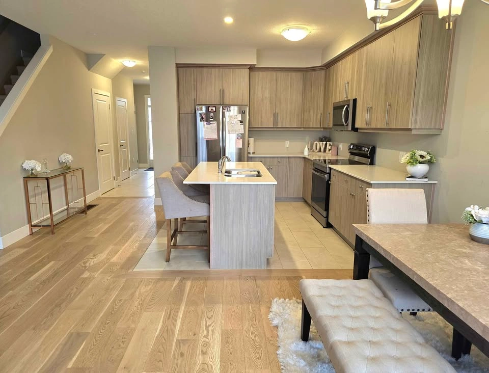 3 Beds 4 Baths - London