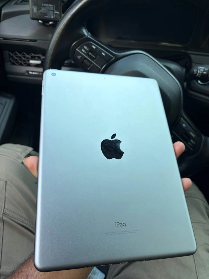 Open box - Apple iPad 6th Gen (2018) – 32GB Wi-Fi | Space Gray - photo 2
