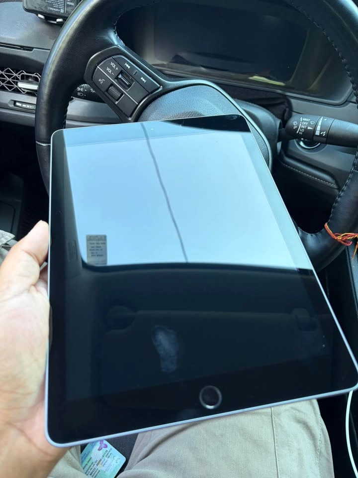 Open box - Apple iPad 6th Gen (2018) – 32GB Wi-Fi | Space Gray - photo 3