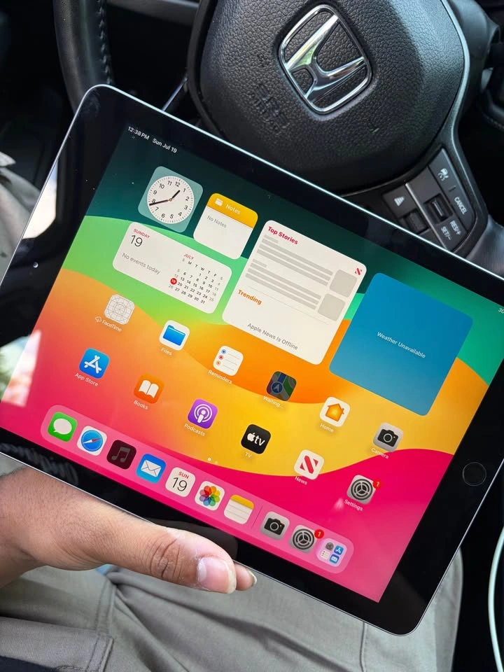 Open box - Apple iPad 6th Gen (2018) – 32GB Wi-Fi | Space Gray - photo 5