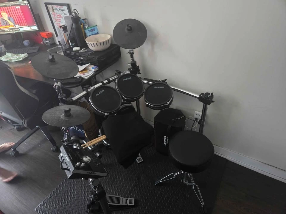 Alesis Command Mesh Drumkit + Strike 8 AMP + Throne - photo 2