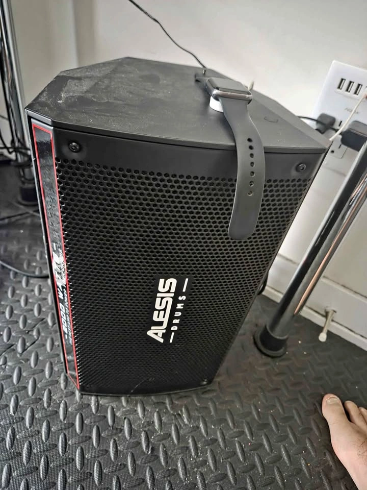 Alesis Strike AMP 8 2000Watts