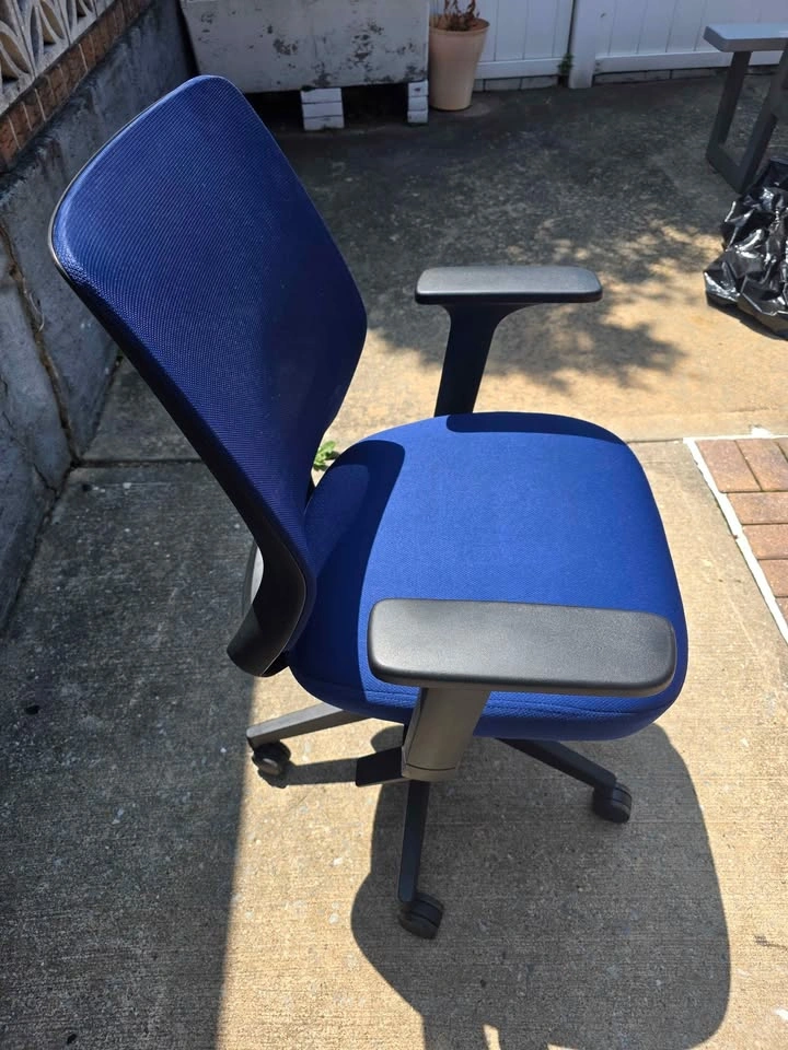 Blue Mesh Office Chair - photo 3