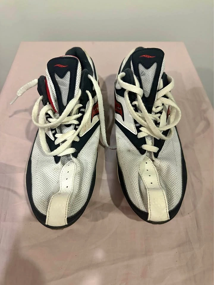 Men’s Saucony track shoes