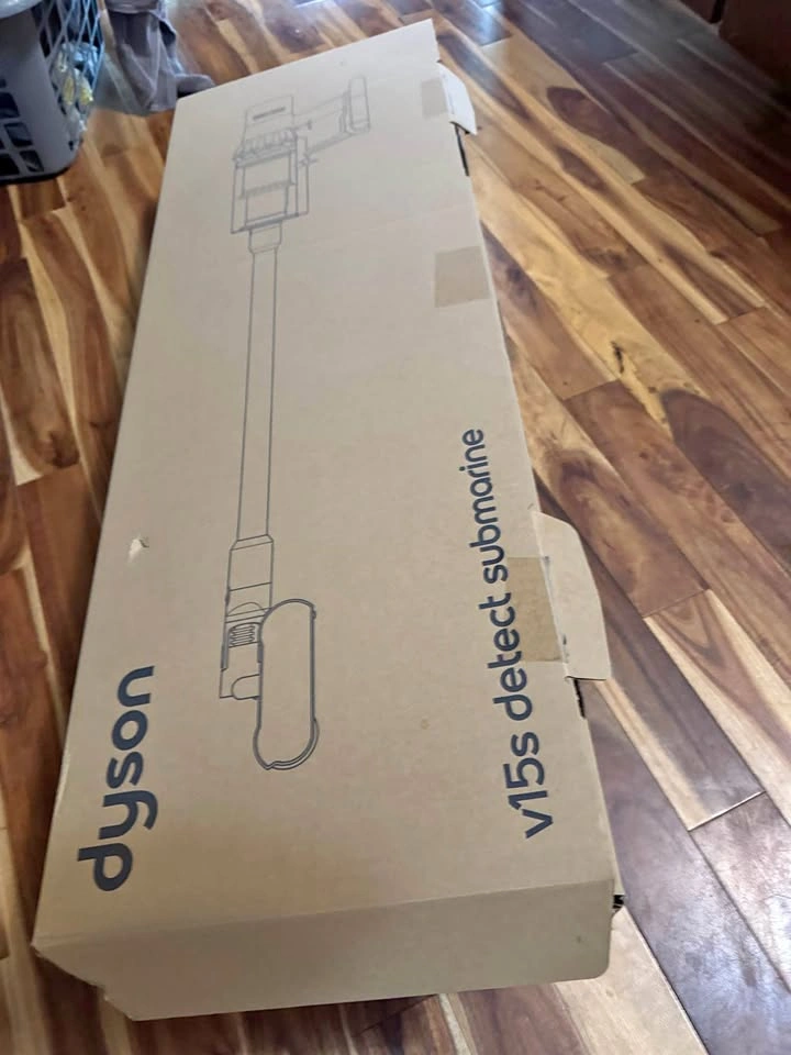 Dyson V15 detect submarine vacuum