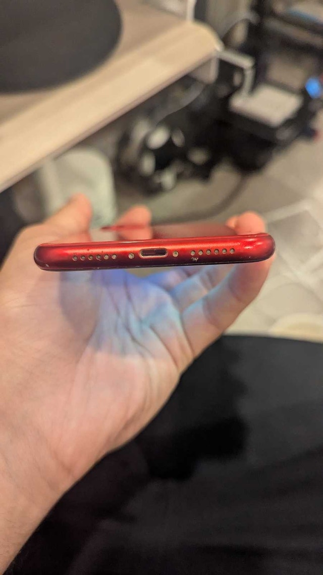 iPhone 11 - 64gb - 85% Battery Health - photo 3