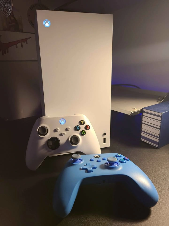 Xbox Series X 4K 120fps with 2 Controllers - photo 2