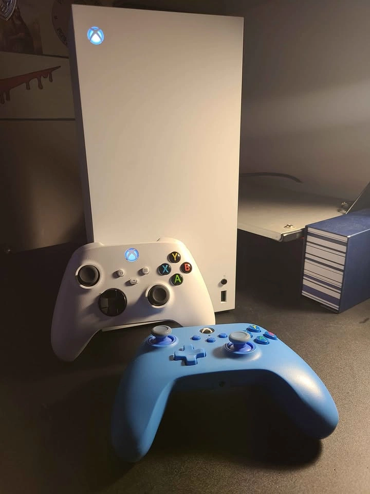 Xbox Series X 4K 120fps with 2 Controllers - photo 3