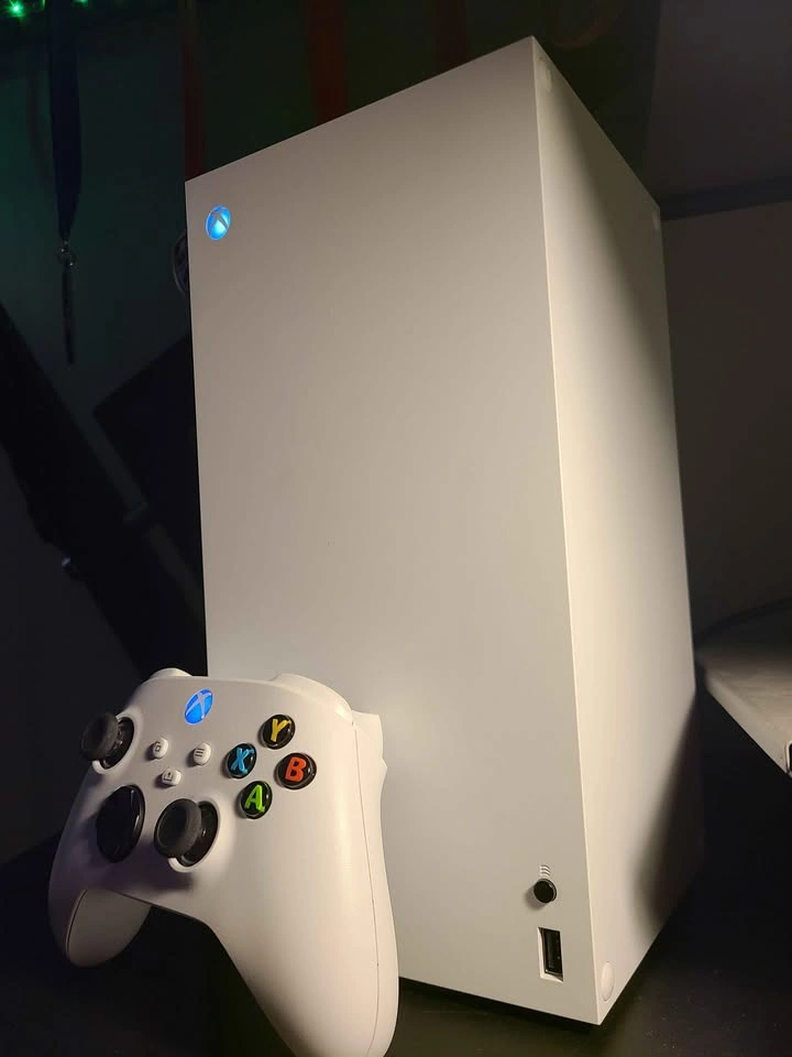 Xbox Series X 4K 120fps with 2 Controllers - photo 4