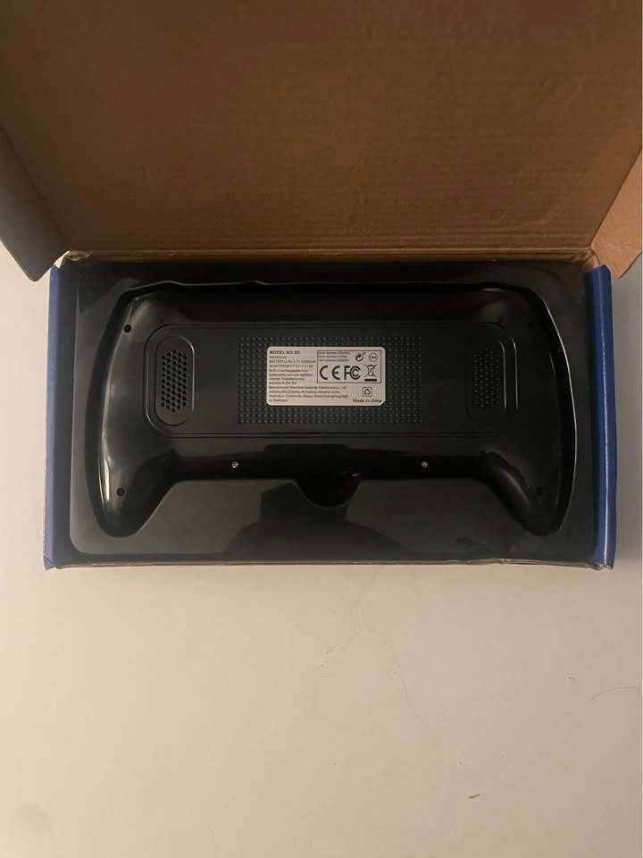 5.5 Inch Handheld Retro Gaming Console - photo 2