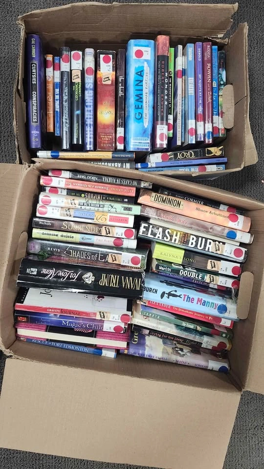 Box of books 📚 - photo 2