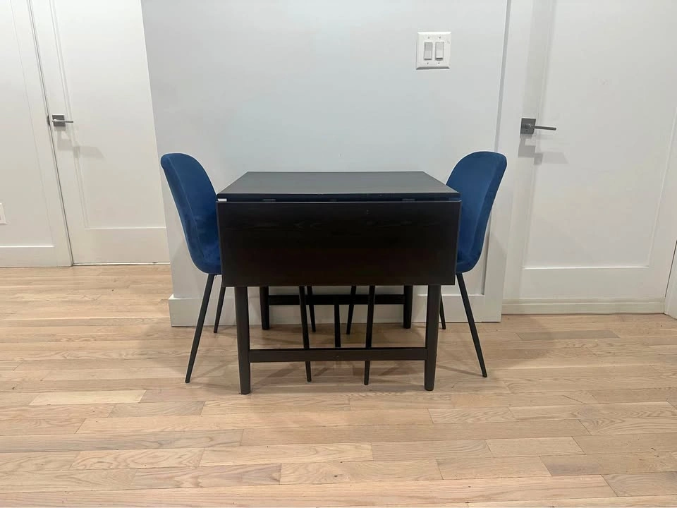 Dining table + blue velvet chairs