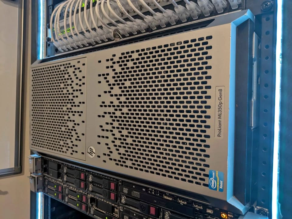 HPE ProLiant ML350p Gen8 Tower Server