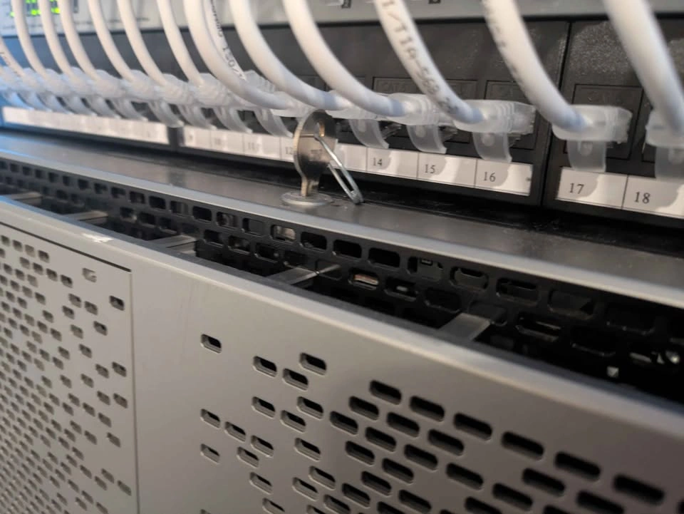 HPE ProLiant ML350p Gen8 Tower Server - photo 2