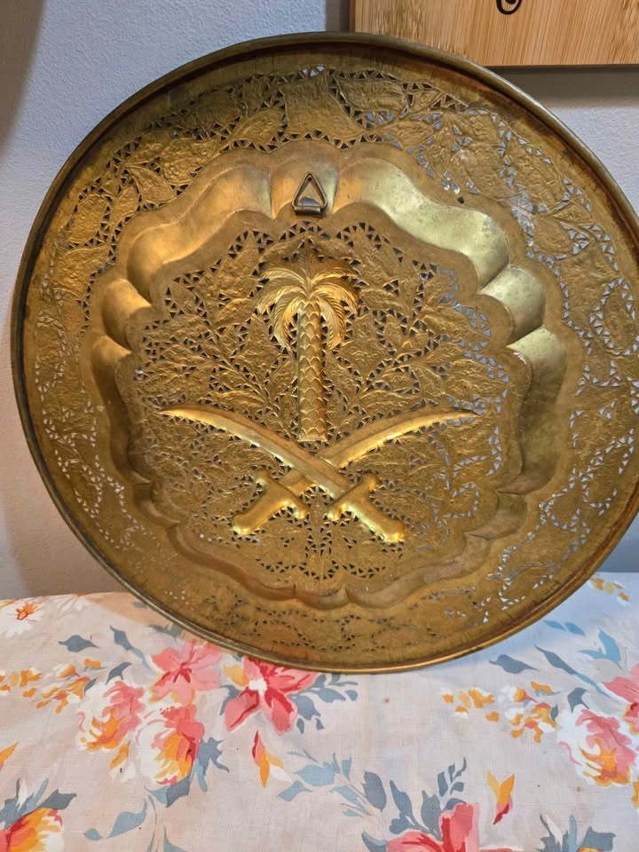 Vtg Middle Eastern Ornate Brass Saudi Arabian Tray Wall Hanger - photo 2