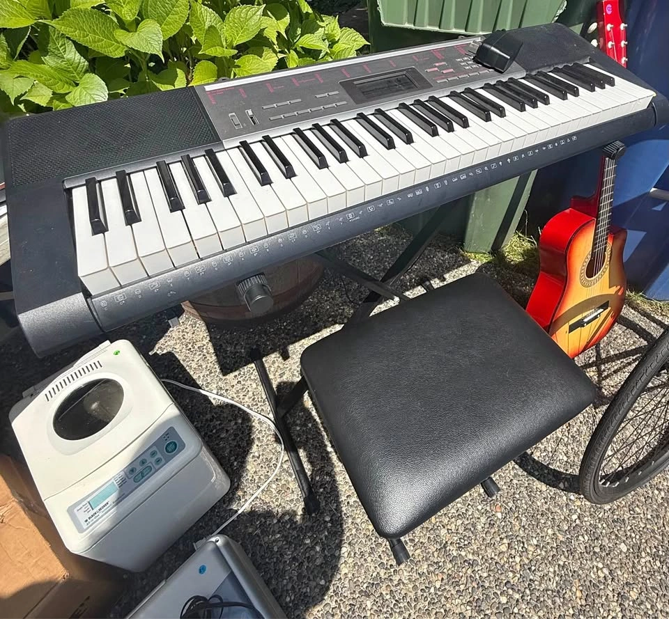 Casio Keyboard with stand and seat