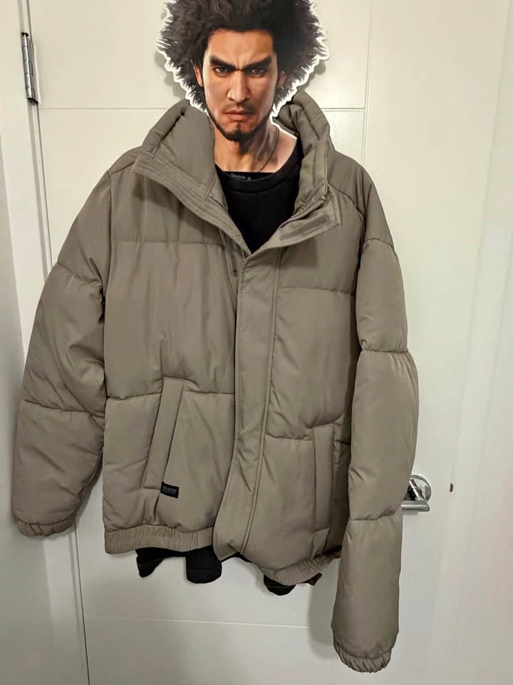 Hollister Beige Puffer Jacket size: medium
