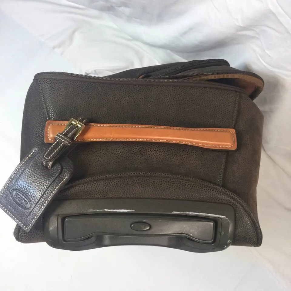 BRIC’s 21 wheeled, Brocken Zipper image indicator(5)