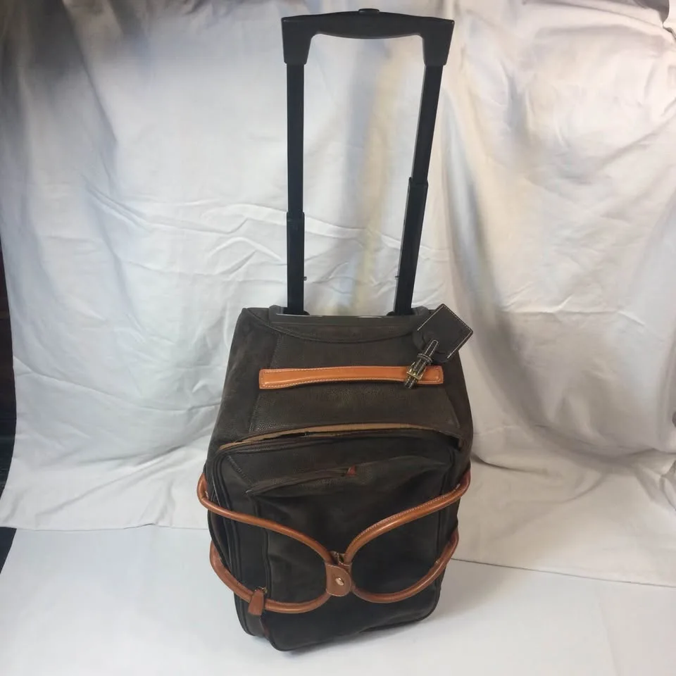 BRIC’s 21 wheeled, Brocken Zipper image indicator(6)