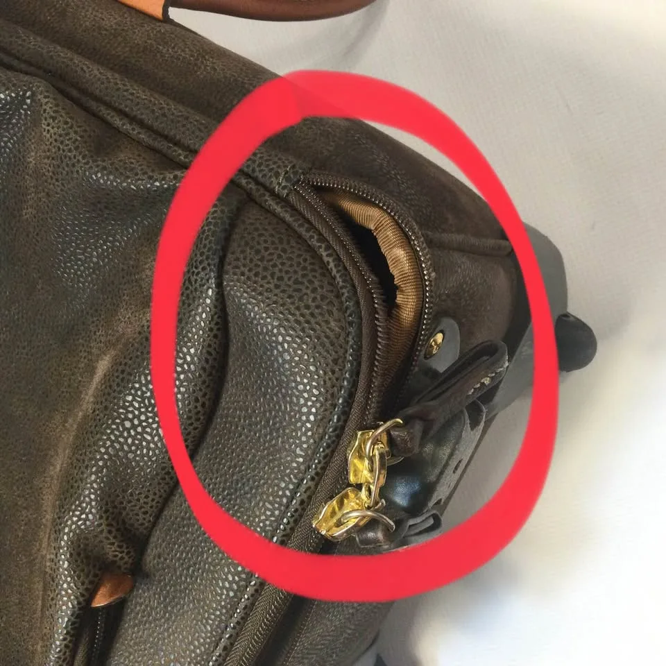 BRIC’s 21 wheeled, Brocken Zipper image indicator(8)