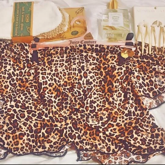 Cozy & Pampered Bundle: Robe, Candle & Beauty Set - photo 3