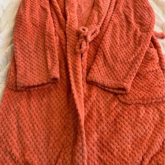 Cozy & Pampered Bundle: Robe, Candle & Beauty Set - photo 3