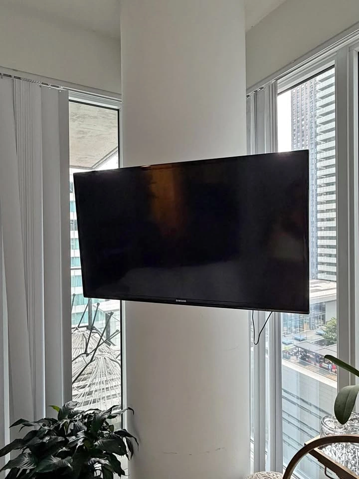 TV Pillar Mount
