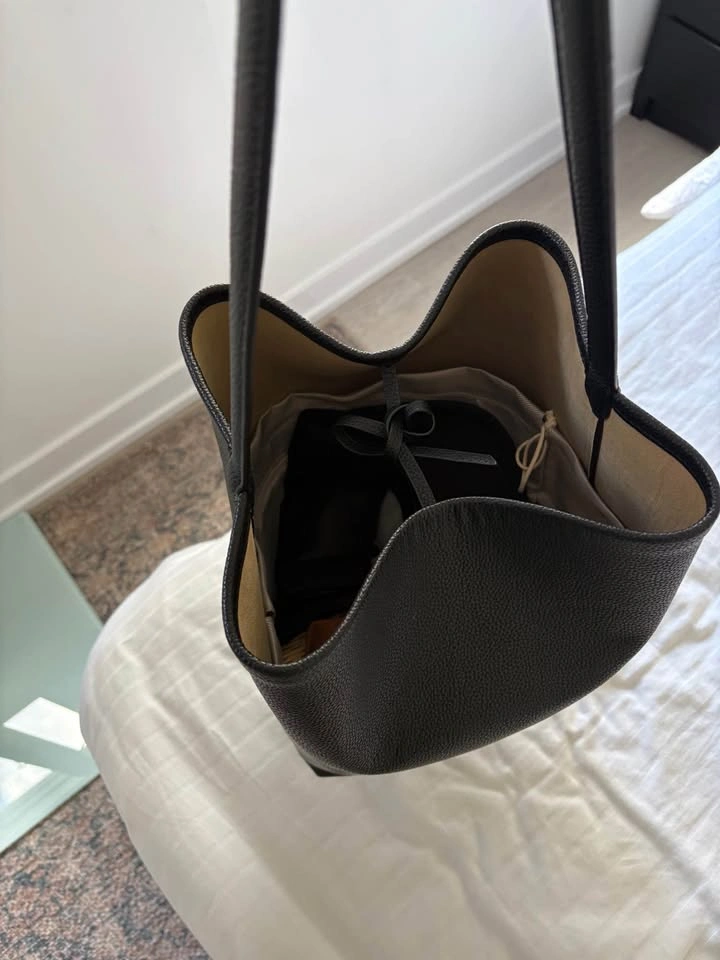 Black leather tote bucket bag - photo 4