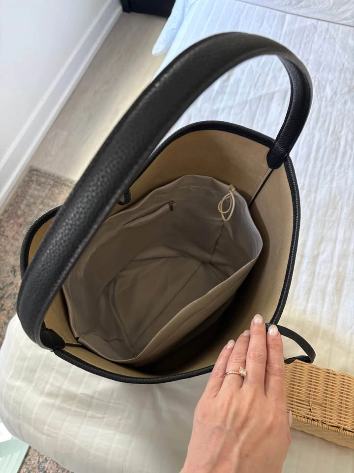 Black leather tote bucket bag - photo 5