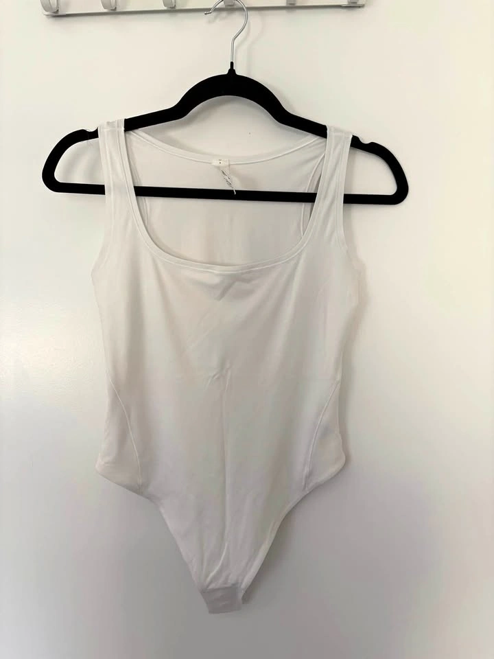 New lululemon bodysuit S
