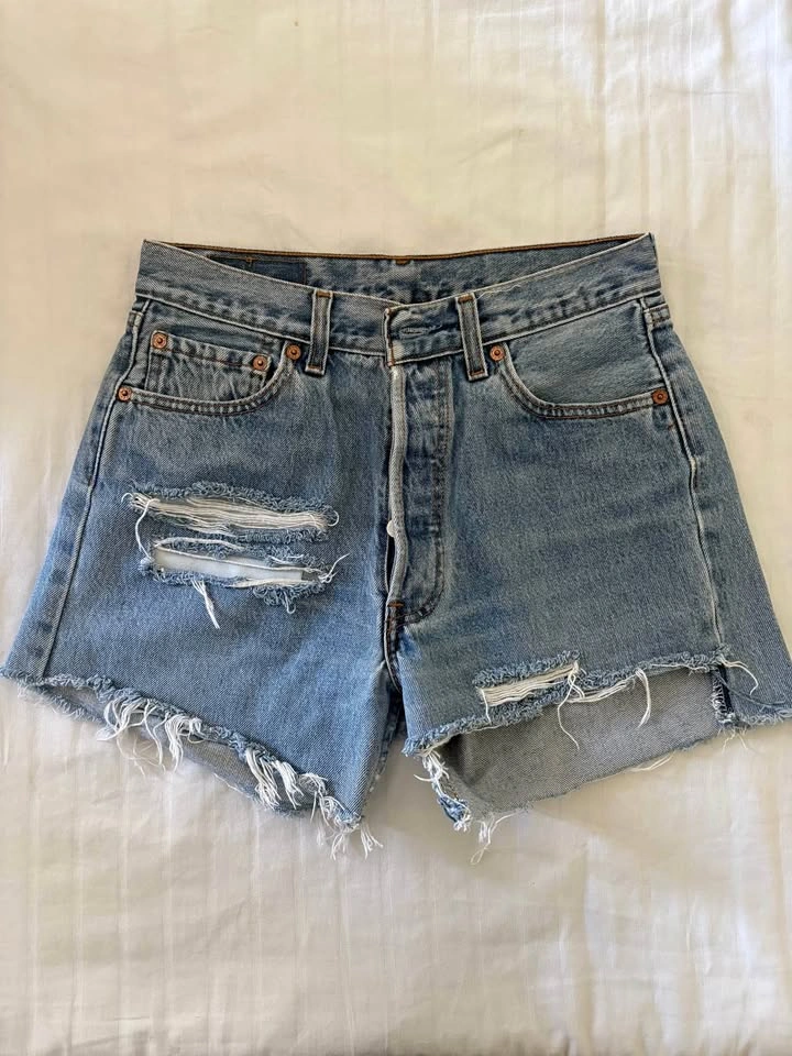 Levi shorts W26