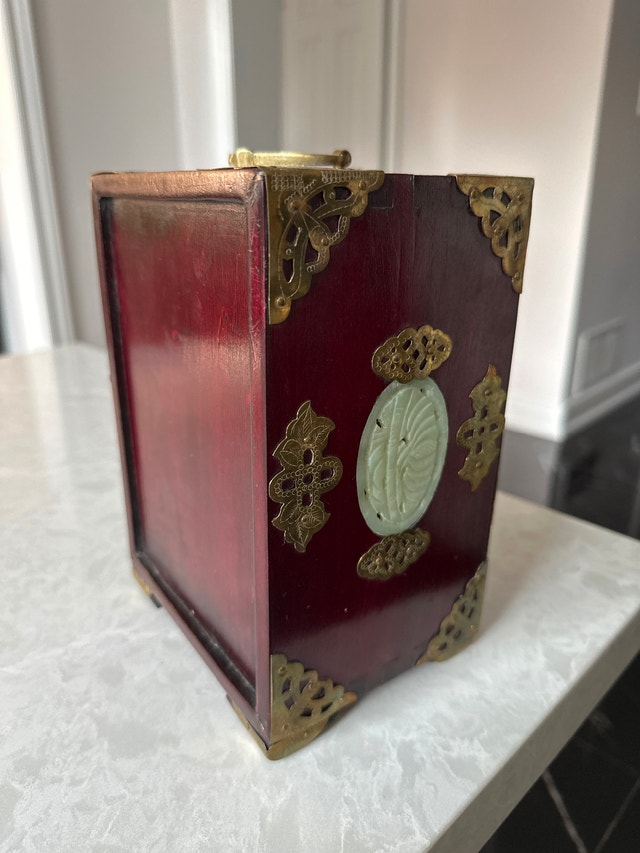 Vintage Chinese rosewood jewelry chest - photo 4