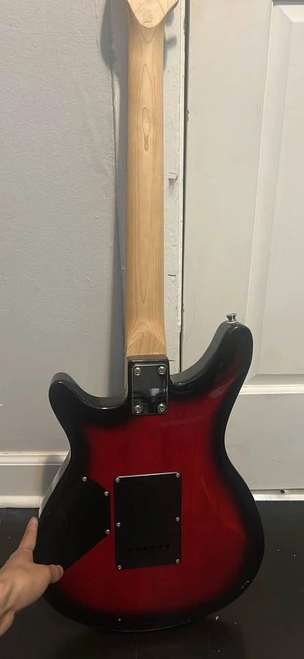 Rogue Rocketeer Guitar (plus case) - photo 2