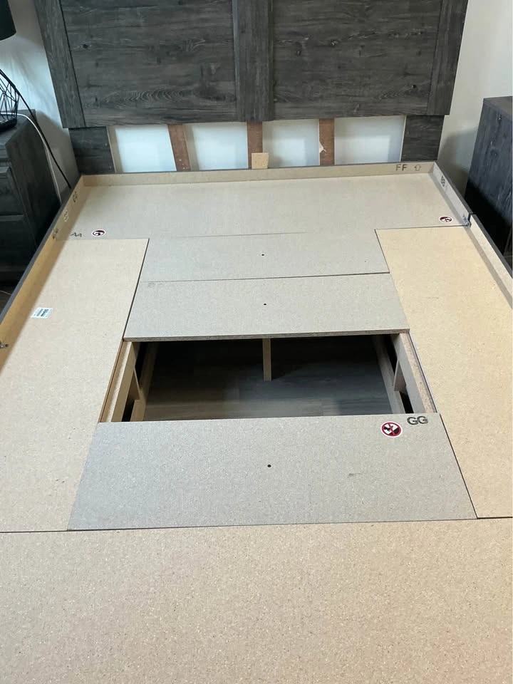 Queen Bedframe - photo 3