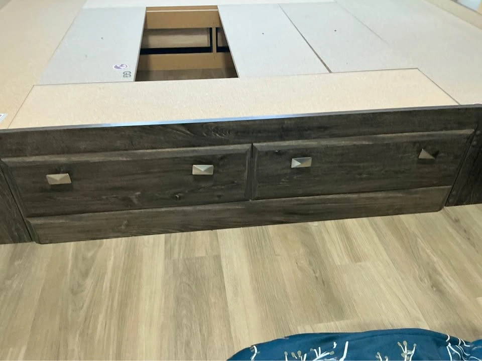 Queen Bedframe - photo 4