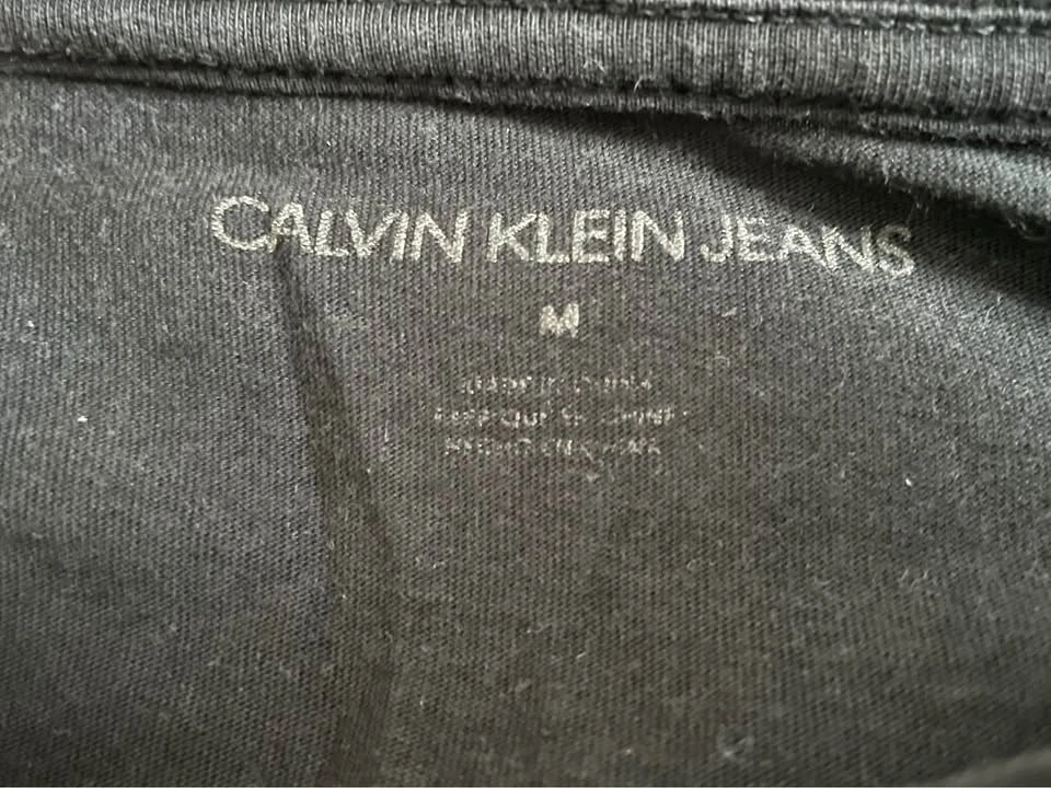 Calvin Klein Jeans Graphic T-Shirt size M - photo 3