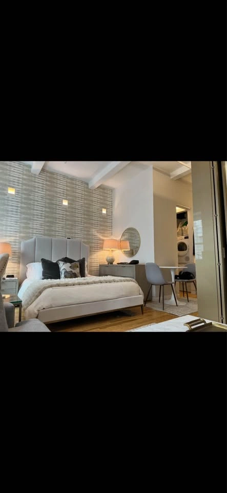 Restoration Hardware Sabine Upholstered Queen Bed - photo 2