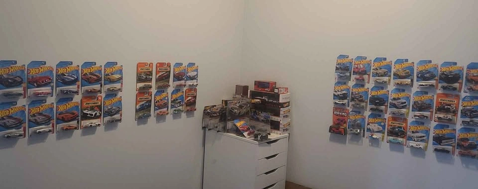 Clearance Sale: Hot Wheels, Matchbox, and Diecast Models - photo 2